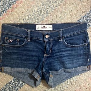 Hollister low rise Jean shorts, size 27